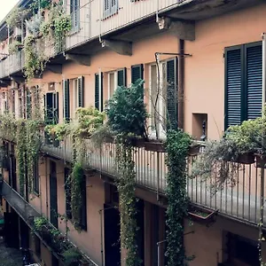 Apartment Design Studio Centro Storico, Milan